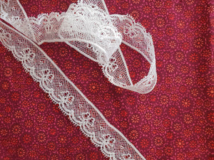 Lace Edging Bow Design White and Ivory 18mm