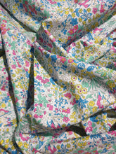 Load image into Gallery viewer, Liberty of London Craft Cotton Wisley Flowers