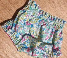 Load image into Gallery viewer, Ready-to-smock Baby Bloomers Wisley Flowers